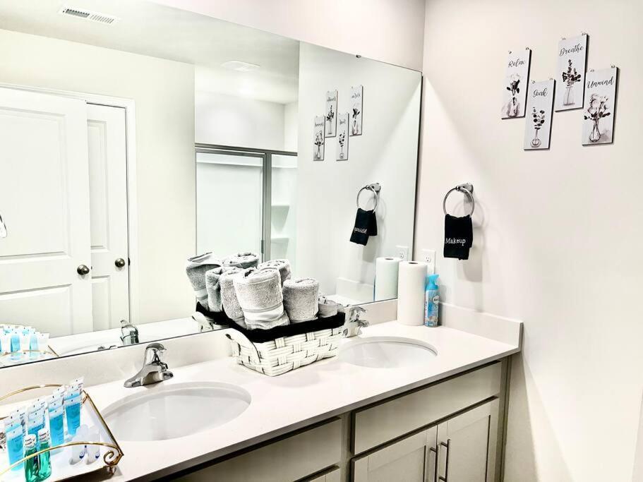 Spacious 4-Bedroom House,6Beds With Office Space Charlotte Exterior foto