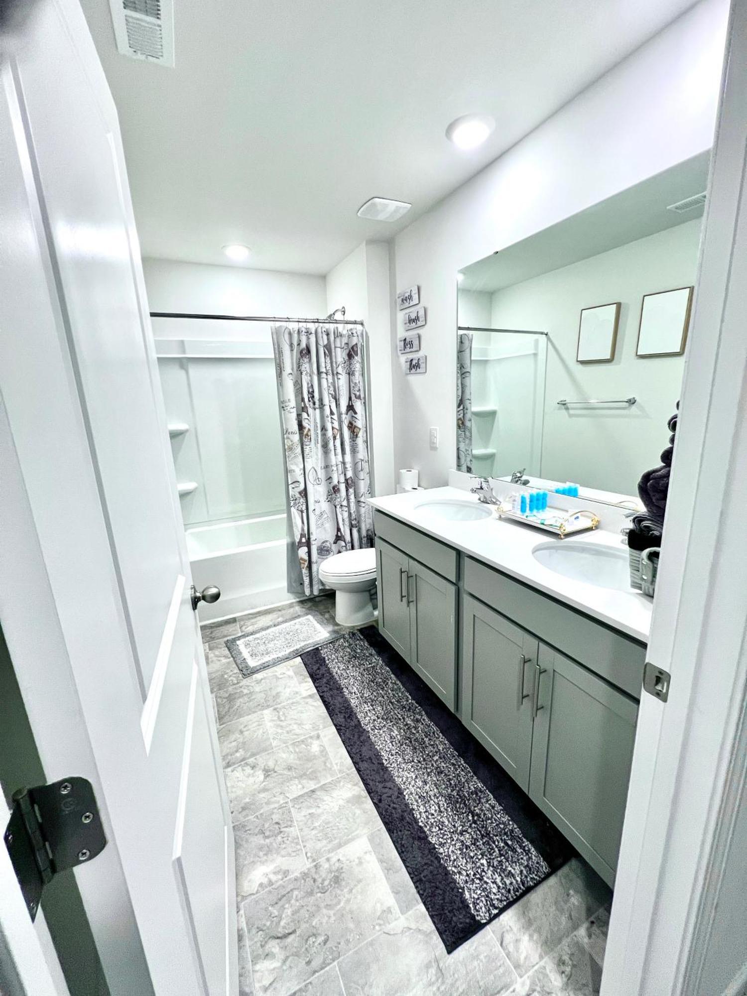 Spacious 4-Bedroom House,6Beds With Office Space Charlotte Exterior foto
