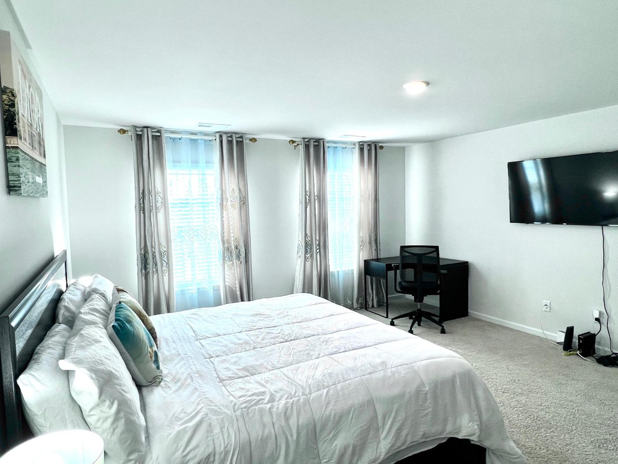 Spacious 4-Bedroom House,6Beds With Office Space Charlotte Exterior foto